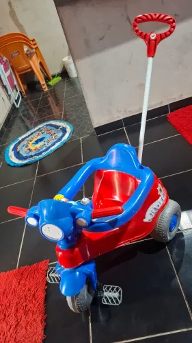 Triciclo infantil