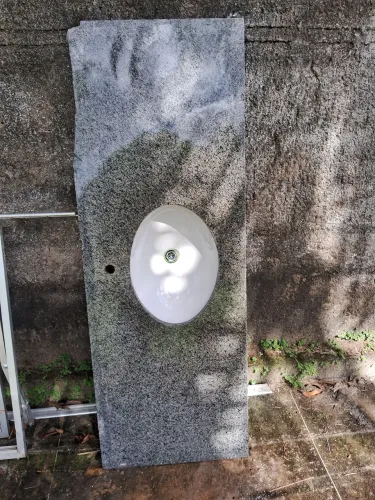 Vendo essa pia completa de granito