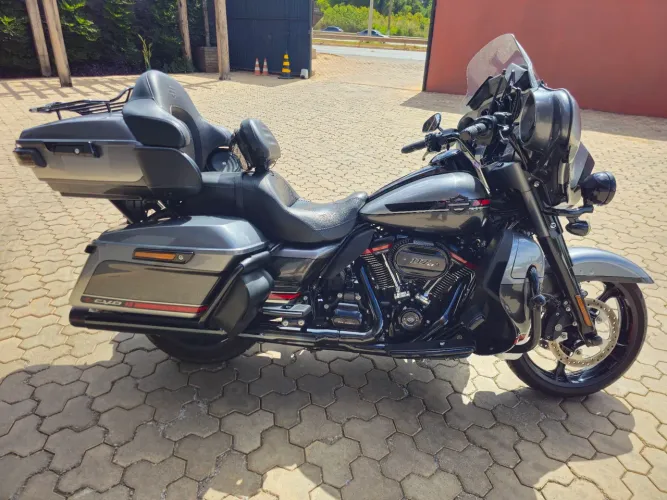 Harley Davidson CVO LIMITED FLHTKSE