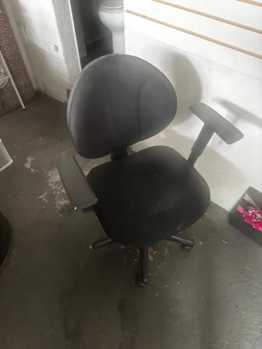 Cadeira digitador para escritorio NR-17. Ergonomica com rodinhas 