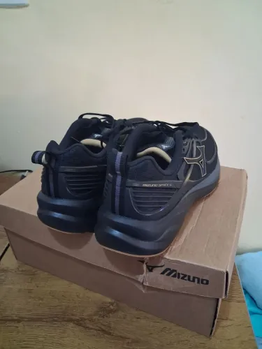 Vendo um tênis original da mizuno novo zero na caixa