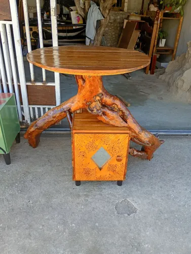 Mesa em goiabeira com armário peça unica