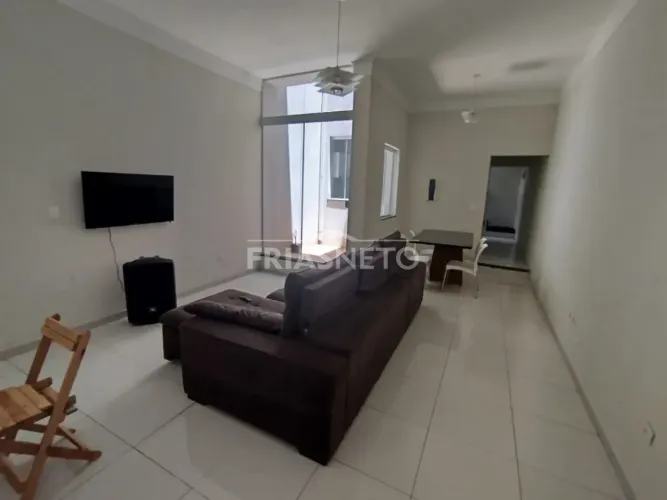 Casa no Bairro Catelinho com área gourmet, três dormitórios, 2 vagas.