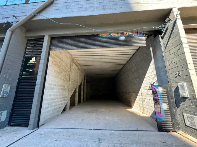 Galpão na Rua Caquemon, 34 - loja 4 270 m²