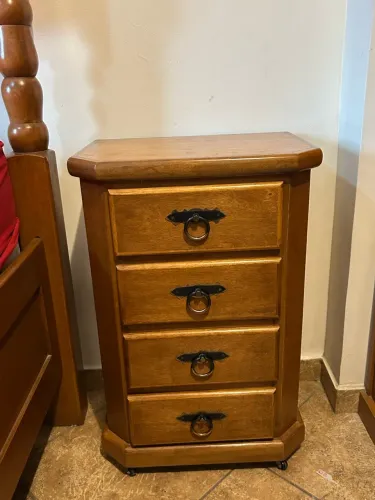 MESA DE CABECEIRA EM MADEIRA