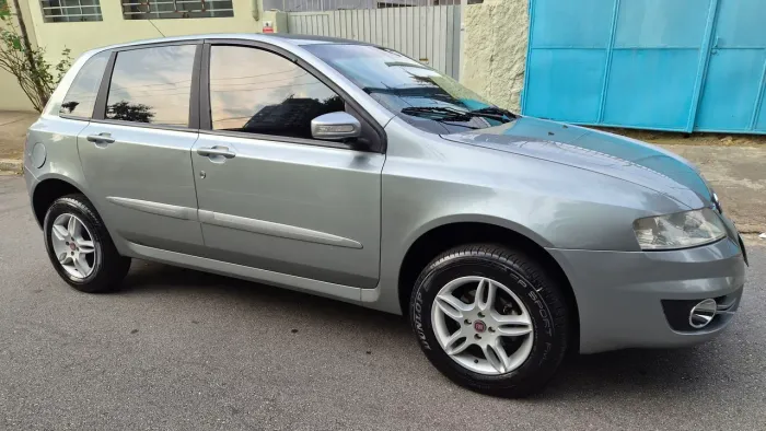 Fiat Stilo 1.8 Attractive Flex 8V 5P 2011