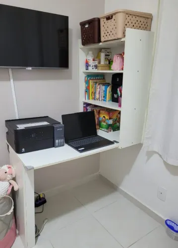 Escrivaninha dobrável com móvel