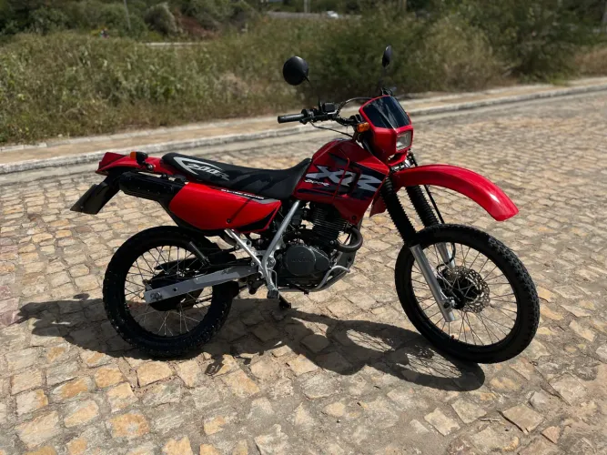 XR 200r Ano 2002 vermelha