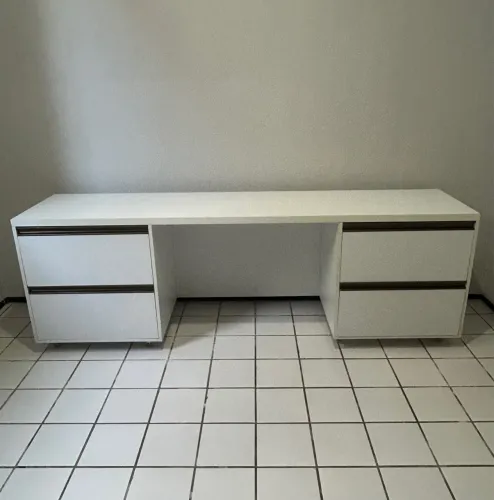 Mesa de escritório projetada com 2m