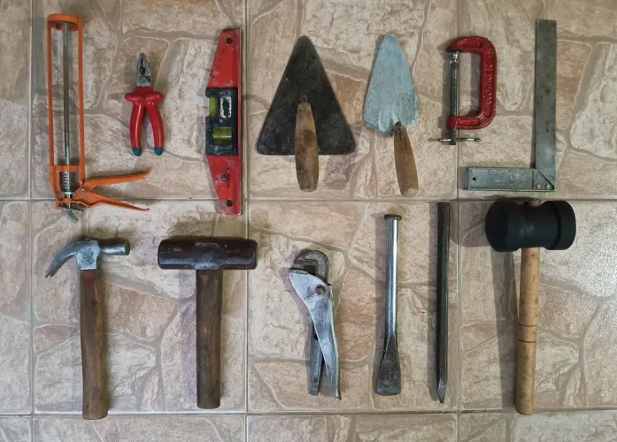 Kit de Ferramentas: Martelo, Marreta, Talhadeira, Chave Grifo, Nível...