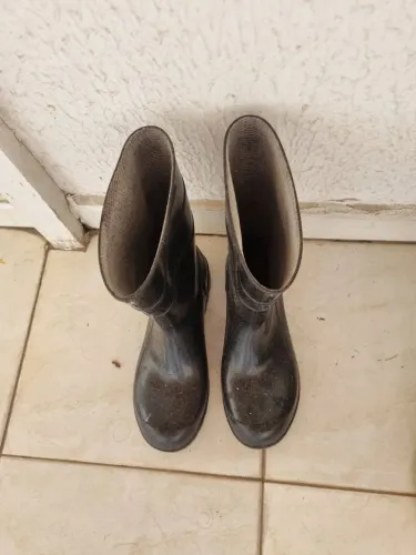 Botas novas de uso doméstico número 36 e 43