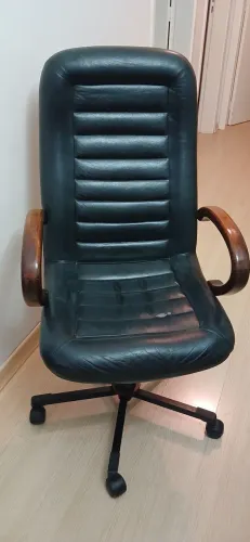 Cadeira pra escritorio de Couro Genuíno