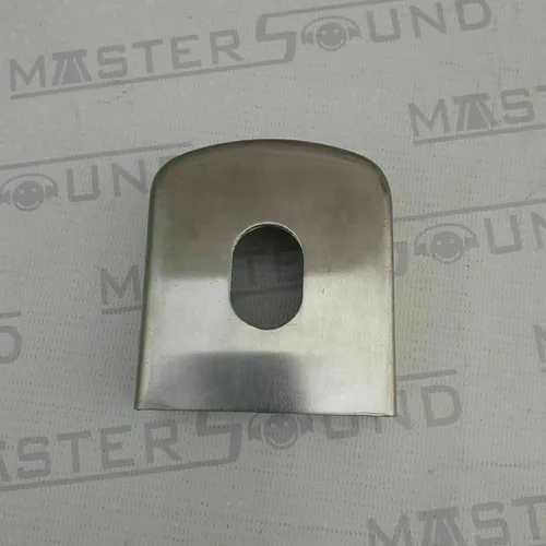 Capa cromada para engate. Nova. Colocada.