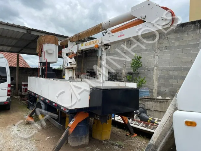 Cesto Aéreo Marca Quiton 13m Isolado Ano 2013