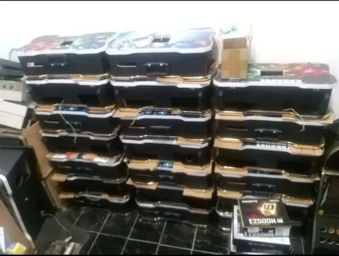 Vendo *MATRZ* karaokê com jukebox 2 em 1 (Ac cartão)