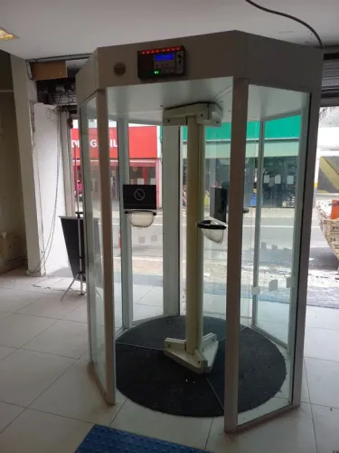 Porta giratória com detector de metais Compacta In IECO 3 Z