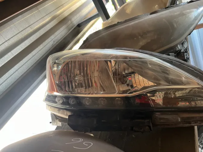 W farol direito do Sentra 2015 