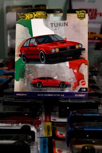 Hot Wheels Premium - Alfa Romeo GTV6 3.0 - Car Culture - HRV80