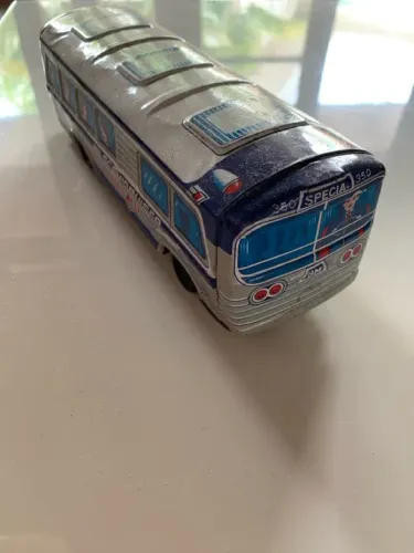 Ônibus Antigo em Lata
