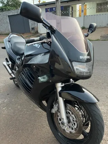 Suzuki RF 900 - VENDO DO JEITO QUE está parada mas precisa de uma revisão geral  !!!