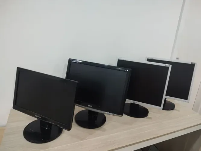 Monitores 17" R$150,00 cada