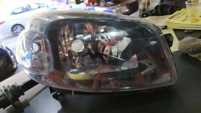 Fiat Uno 2014 farol lado direito du Farol