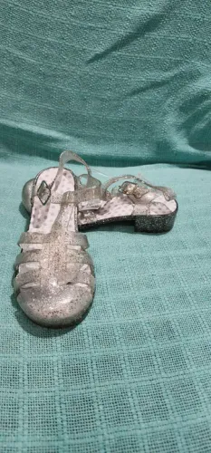 Sandália Infantil Transparente com glitter prata tam 27/28 e 29/30