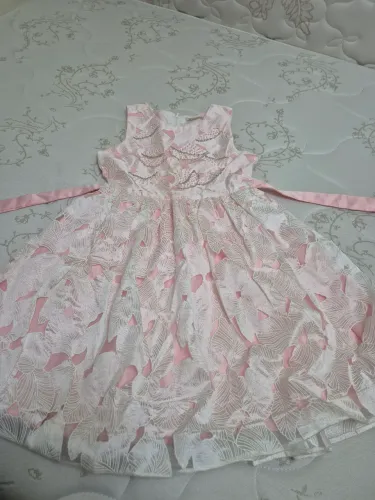 Vestido Infantil Rosa com Detalhes Delicados