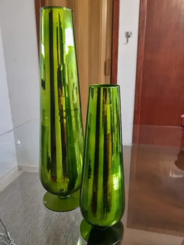 Par de Vasos Altos em Vidro Verde - 57 cm e 40 cm - Vidro Soplado