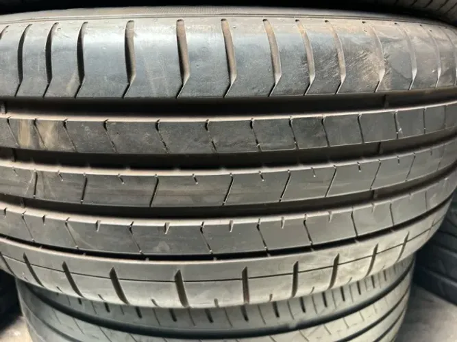 Pneu 245/45/20 90 % Vida Util.