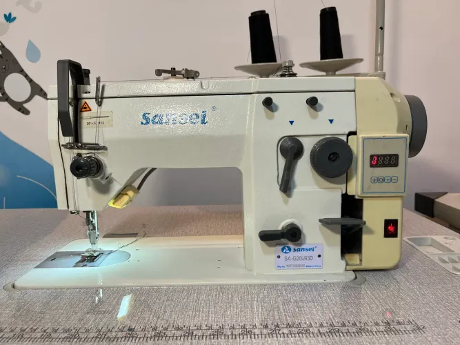 Máquina de costura Zig-zag e reta semi-industrial, 127v, usada, Sansei SAG2193D