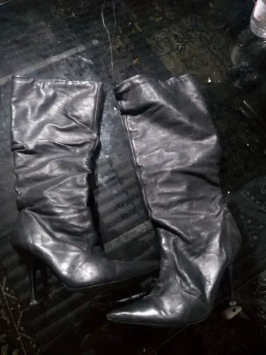 Vendo bota feminina semi nova número 36