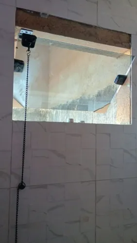 Janela Basculante de Vidro