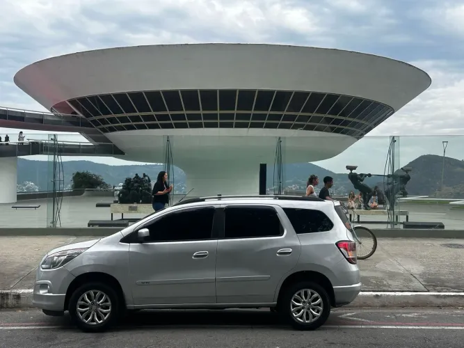 Spin 7 lugares, com motorista!! Viagens e Passeios.