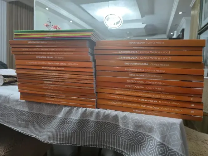Lote de Apostilas Preparatório Residência Médica SJT - Ano 2020 (Usado)