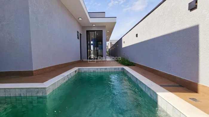 Casa Térrea à Venda com 3 Suítes e Piscina na Rua Ilha de Santorini  Paulínia/SP