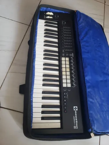 CONTROLADOR NOVATION RETIRADA DE PEÇAS.