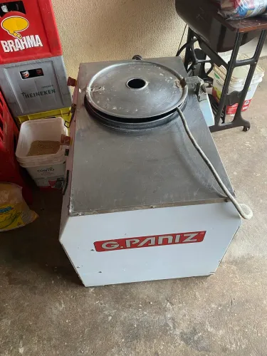 Amassadeira de pão em ótimo estado até 3x no cartão