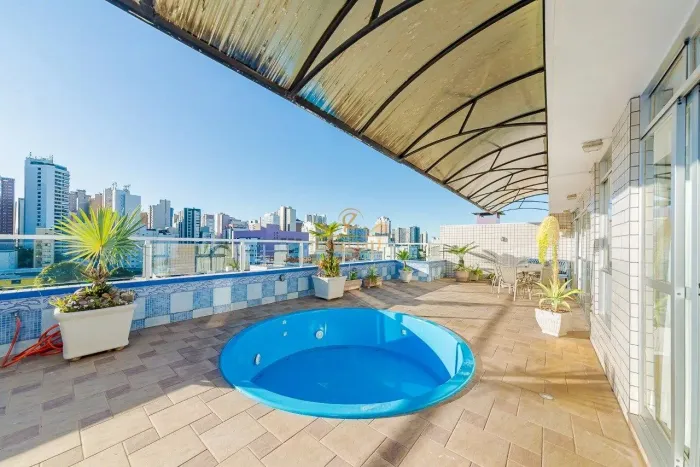 COBERTURA à VENDA COM PISCINA E 3 SUÍTES NO ÁGUA VERDE