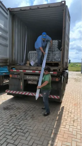 Perfil metálico para diversos usos, entre ele usina solar