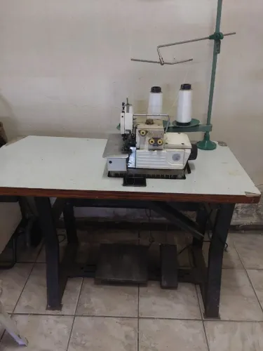 Máquina de costura Overlock Industrial STAR