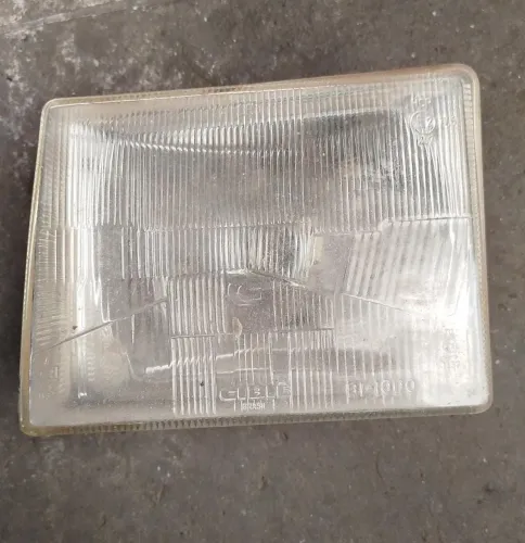 Farol Uno 93 esquerdo (ciblè)