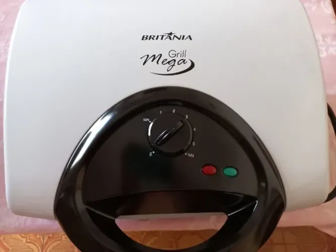 Grill Mega Britânia seminovo