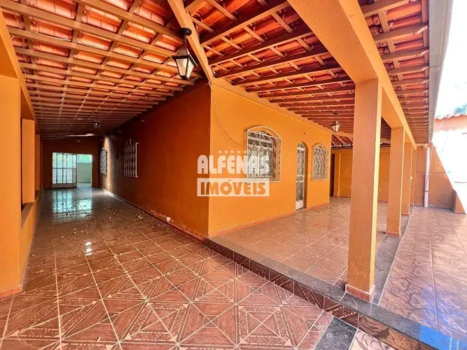 CASA Á VENDA, 03 QUARTOS, 01 SUÍTE, 04 VAGAS NO BARREIRO