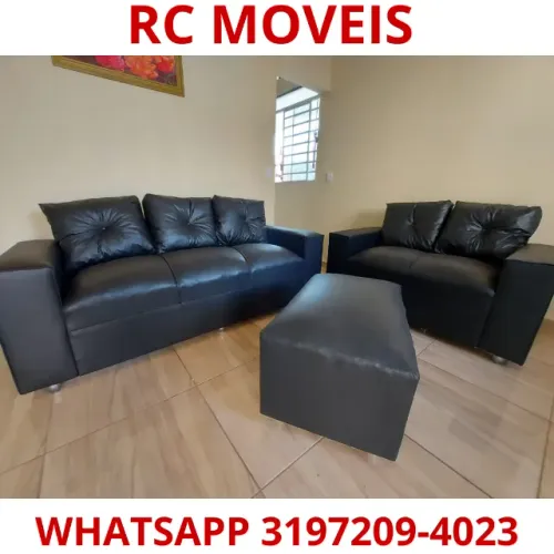 Sofá de Couro Sintético com Puff - Conjunto 3 e 2 Lugares