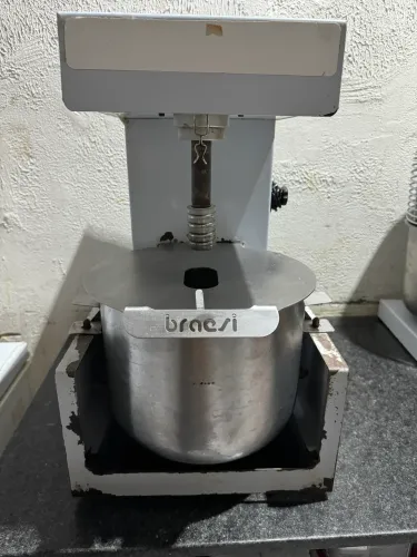 Batedeira e triturador industrial