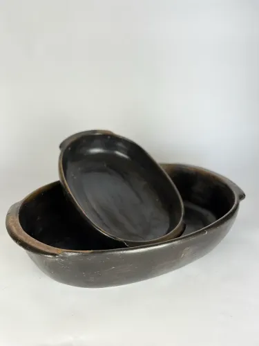 TRAVESSA DE BARRO PRETA _ G 47x32cm _ M 34x24cm _ 10cm altura 