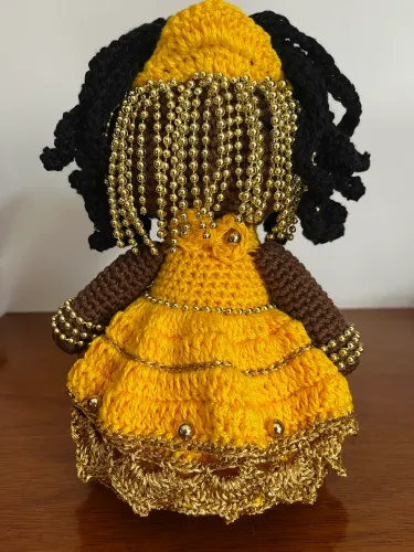 PRONTA ENTREGA Boneca Oxum em Crochê Amigurumi Orixá Ouro Artesanal