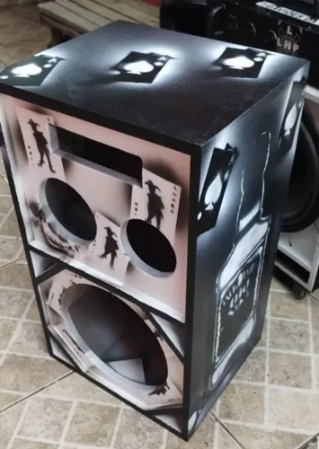 Caixa de Som Personalizada com Design Exclusivo