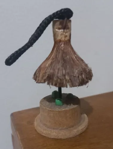 Mini escultura (mesa de palha coqueiro de praia)